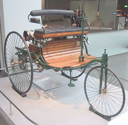 Dosya-Benz_Patent_Motorwagen_1886_(Replica).jpg